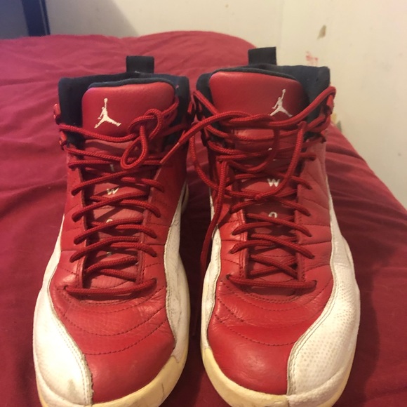 Jordan 12s gym reds used - Picture 5 of 7